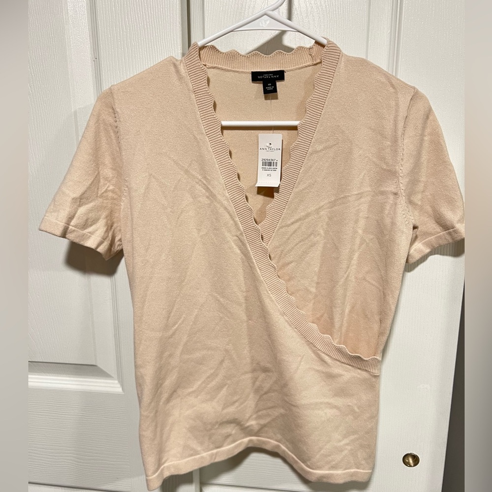 Ann Taylor Beige Scallop Trim Vneck Short Sleeve Sweater Top